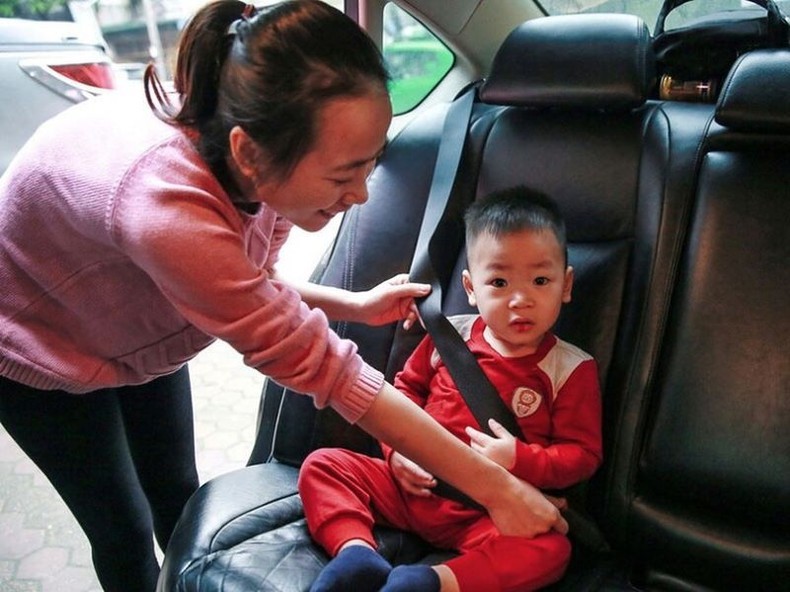 Sớm luật hóa quy định về an toàn cho trẻ em trên ô-tô