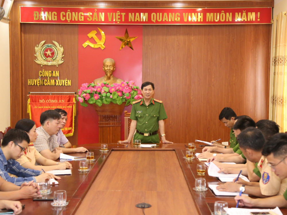 Tìm giải pháp cấp bách triển khai đảm bảo ATGT tại Cẩm Xuyên