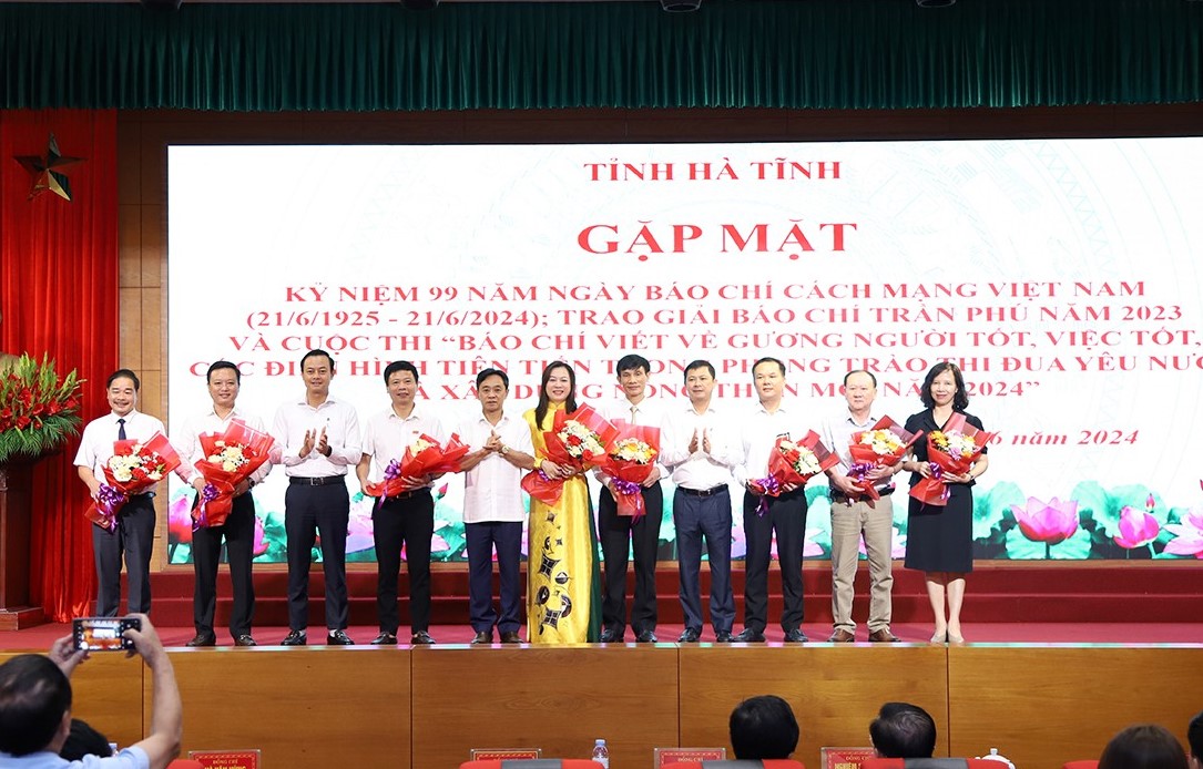 Cổng Thông tin điện tử tỉnh Gặp mặt kỷ niệm 99 năm ngày Báo chí Cách mạng Việt Nam