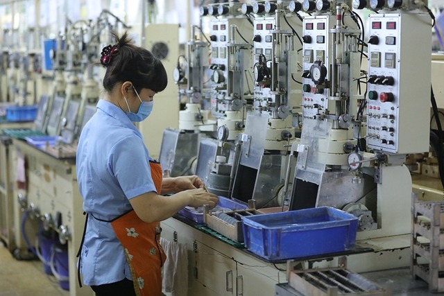 Việt Nam trở thành 'ông lớn' xuất khẩu điện thoại, máy tính