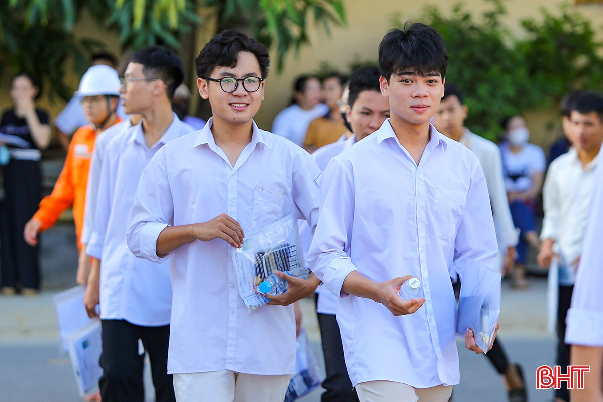 Gần 17.000 thí sinh Hà Tĩnh làm bài thi tổ hợp Khoa học tự nhiên và Khoa học xã hội