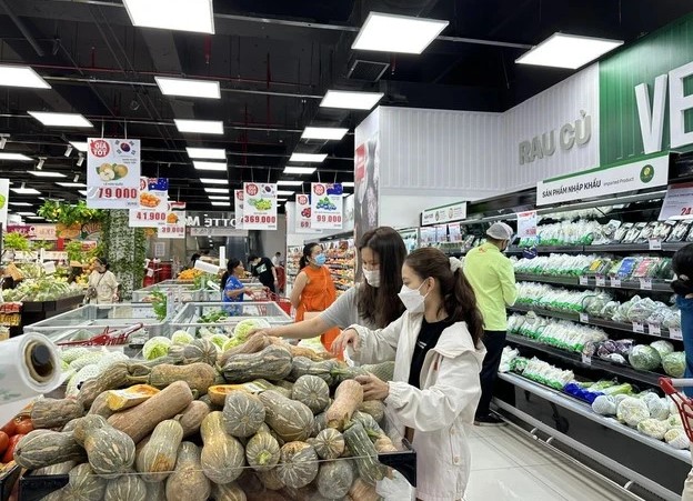 Lương tăng chưa về túi, đi chợ đã tốn nhiều hơn