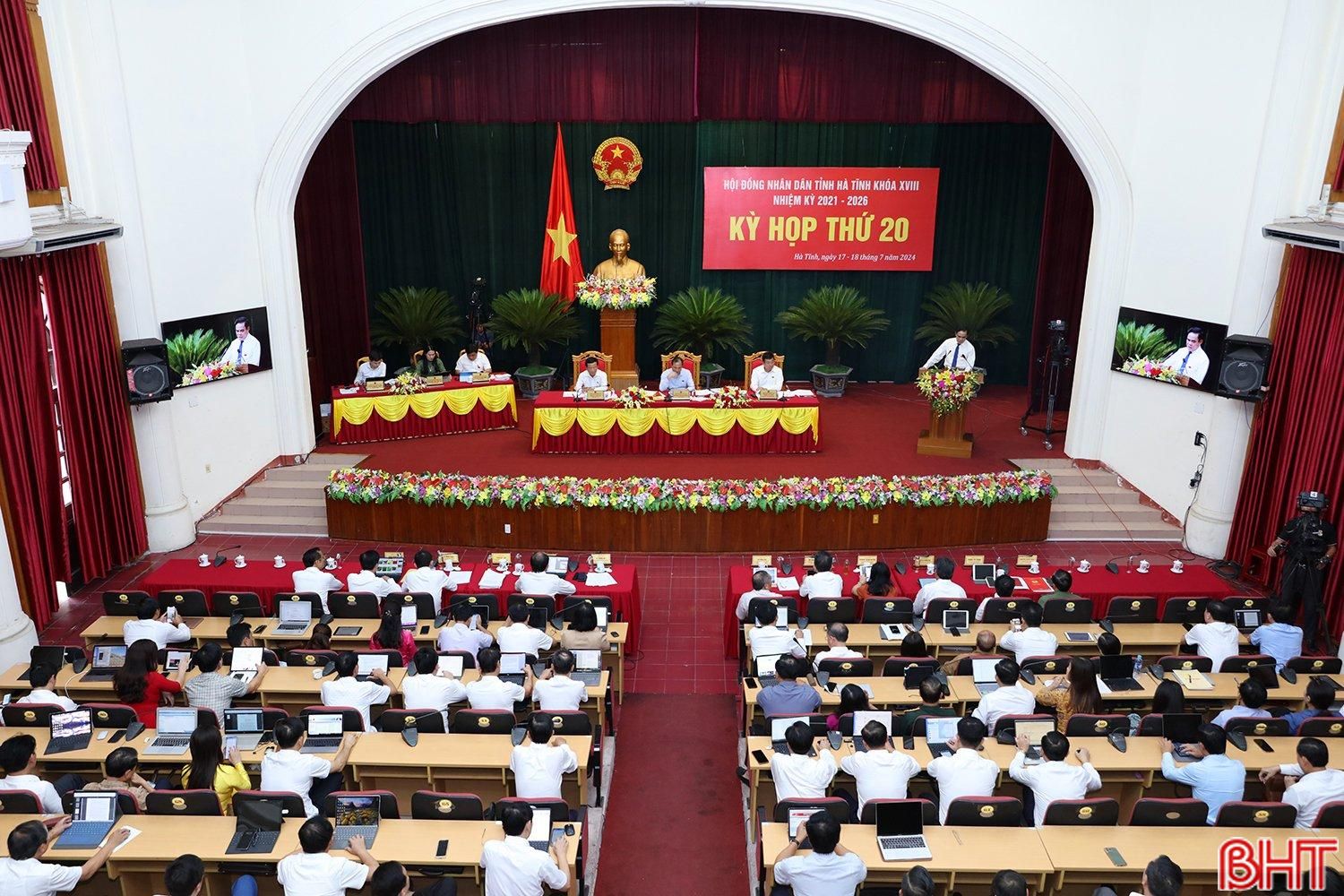 Kỳ họp thứ 20 tiến hành phiên bế mạc, thông qua nhiều nghị quyết quan trọng