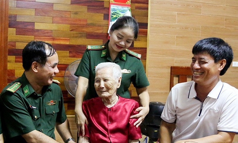 Sở LĐ-TB&XH Hà Tĩnh hướng dẫn tặng quà tri ân dịp 27/7