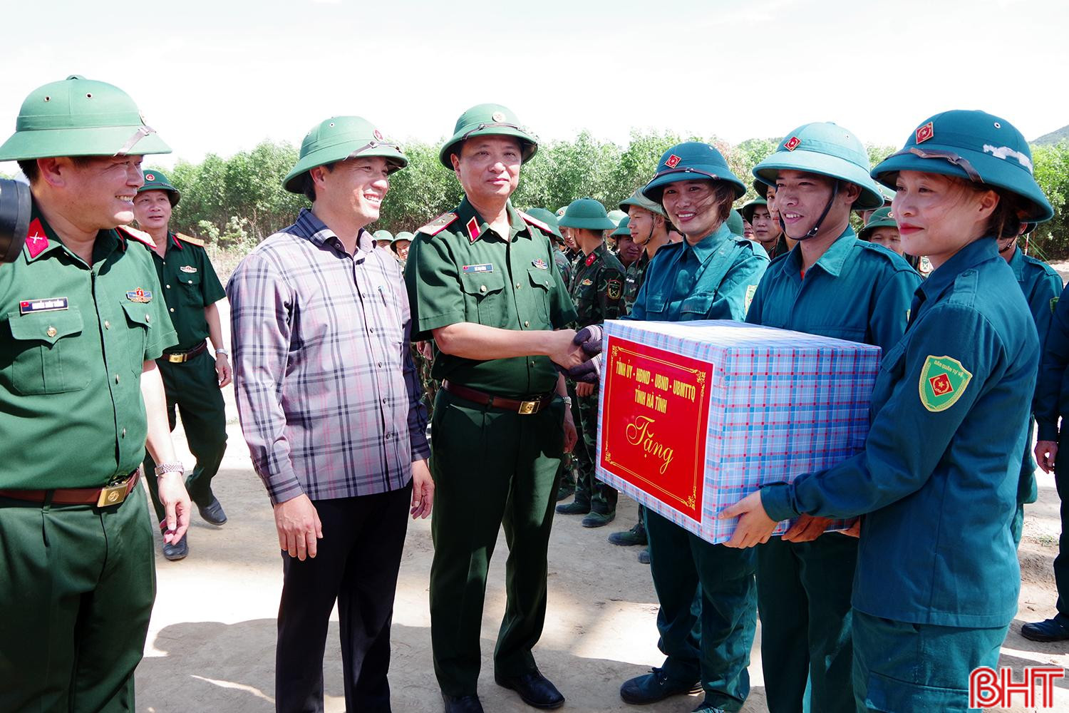 Tư lệnh Quân khu 4 và Bí thư Tỉnh ủy Hà Tĩnh động viên lực lượng hỗ trợ thi công đường dây 500kV