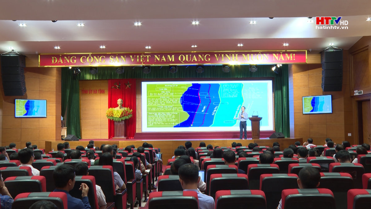Hội nghị báo cáo viên Tỉnh ủy tháng 8