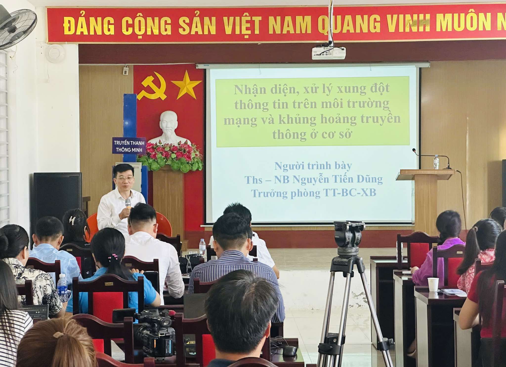 Đa dạng các hình thức tuyên truyền giảm nghèo về thông tin trên địa bàn tỉnh Hà Tĩnh
