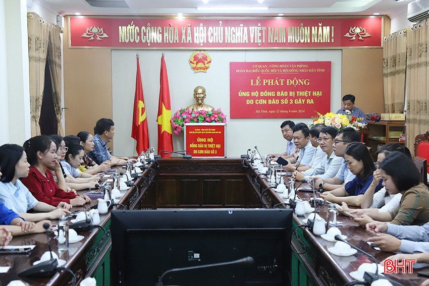 Nhiều cơ quan, đơn vị tại Hà Tĩnh quyên góp, ủng hộ đồng bào miền Bắc