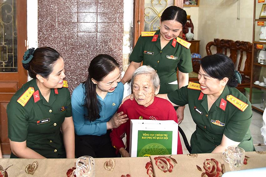Hơn 480 triệu đồng được Phụ nữ Hà Tĩnh huy động tri ân các đối tượng chính sách