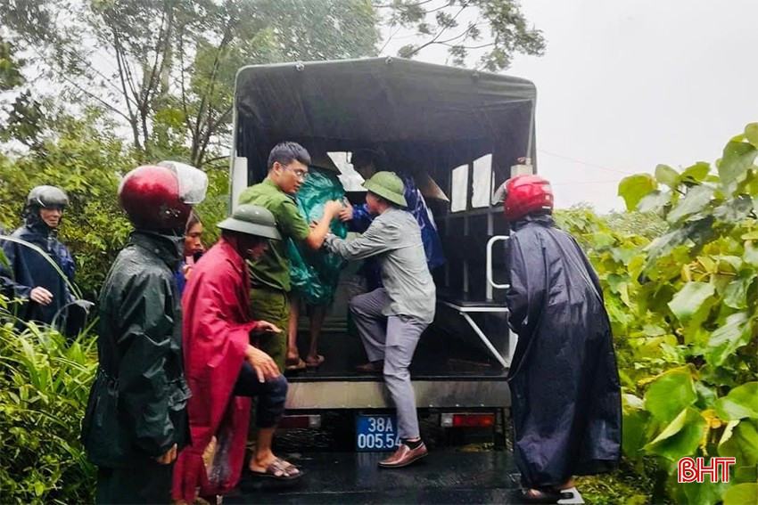 "Điểm tựa" vững chắc cho người dân trong mưa lũ