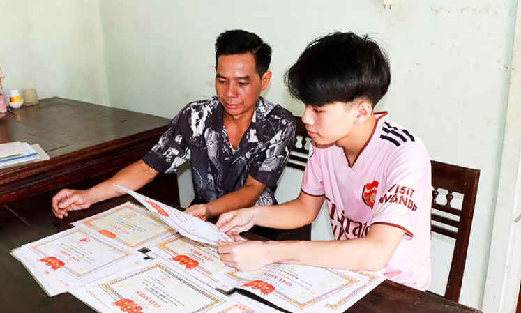 Đức Thọ: Khát khao đến giảng đường của nam sinh nghèo