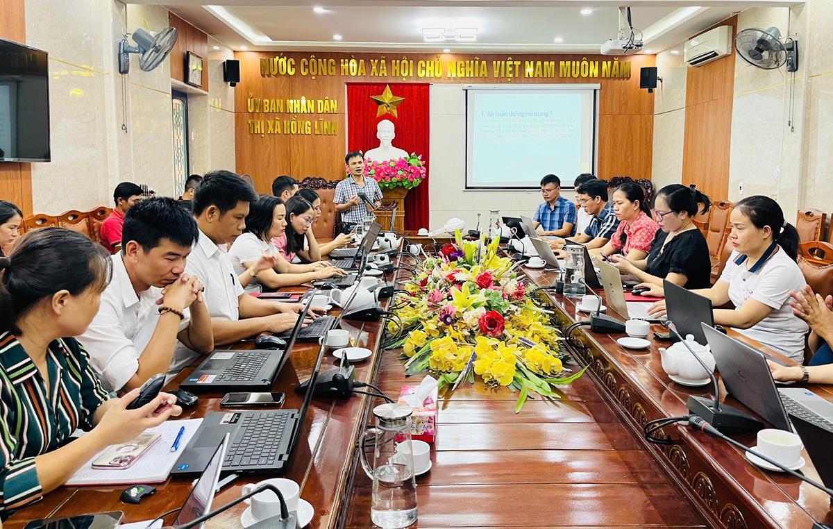 TX Hồng Lĩnh tổ chức tập huấn hướng dẫn một số nội dung về ATTT và thực hiện hồ sơ cấp độ ATTT theo quy định