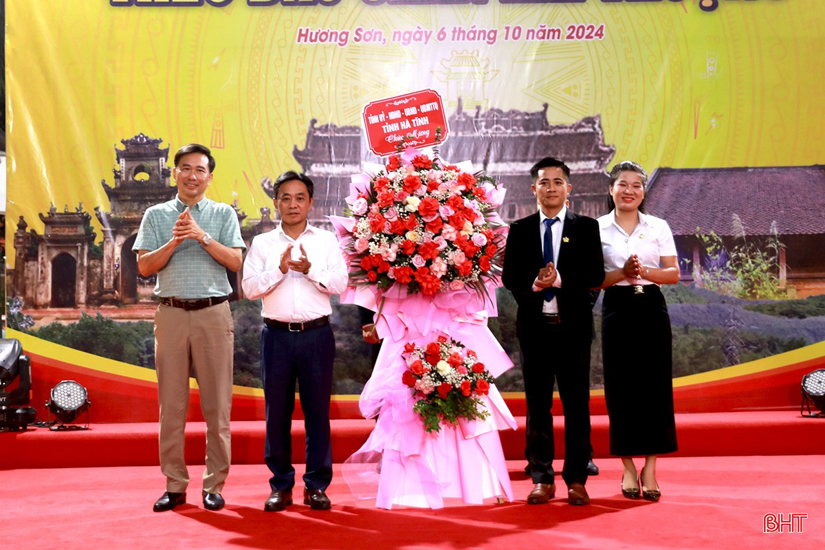 Phó Bí thư Thường trực Tỉnh ủy Hà Tĩnh dự chương trình "Theo dấu chân Hải Thượng"