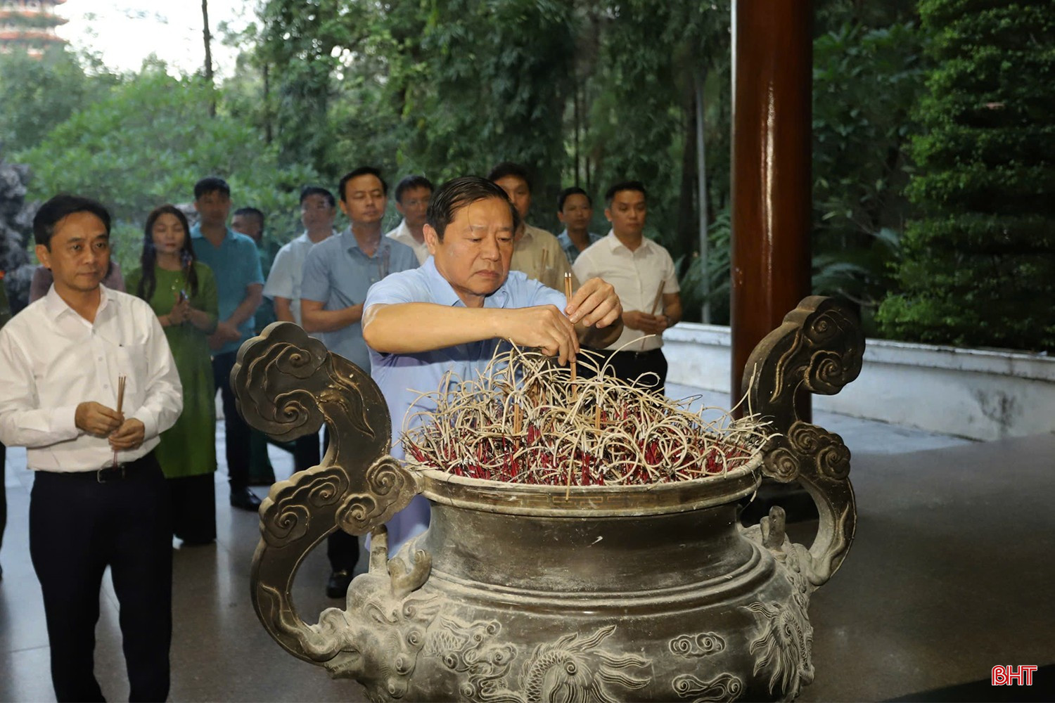 Đoàn công tác Ban Chỉ đạo 35 Trung ương dâng hương ở Ngã ba Đồng Lộc