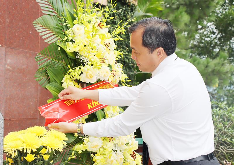 Lãnh đạo Hà Tĩnh dâng hương tưởng niệm Tổng Bí thư Trần Phú