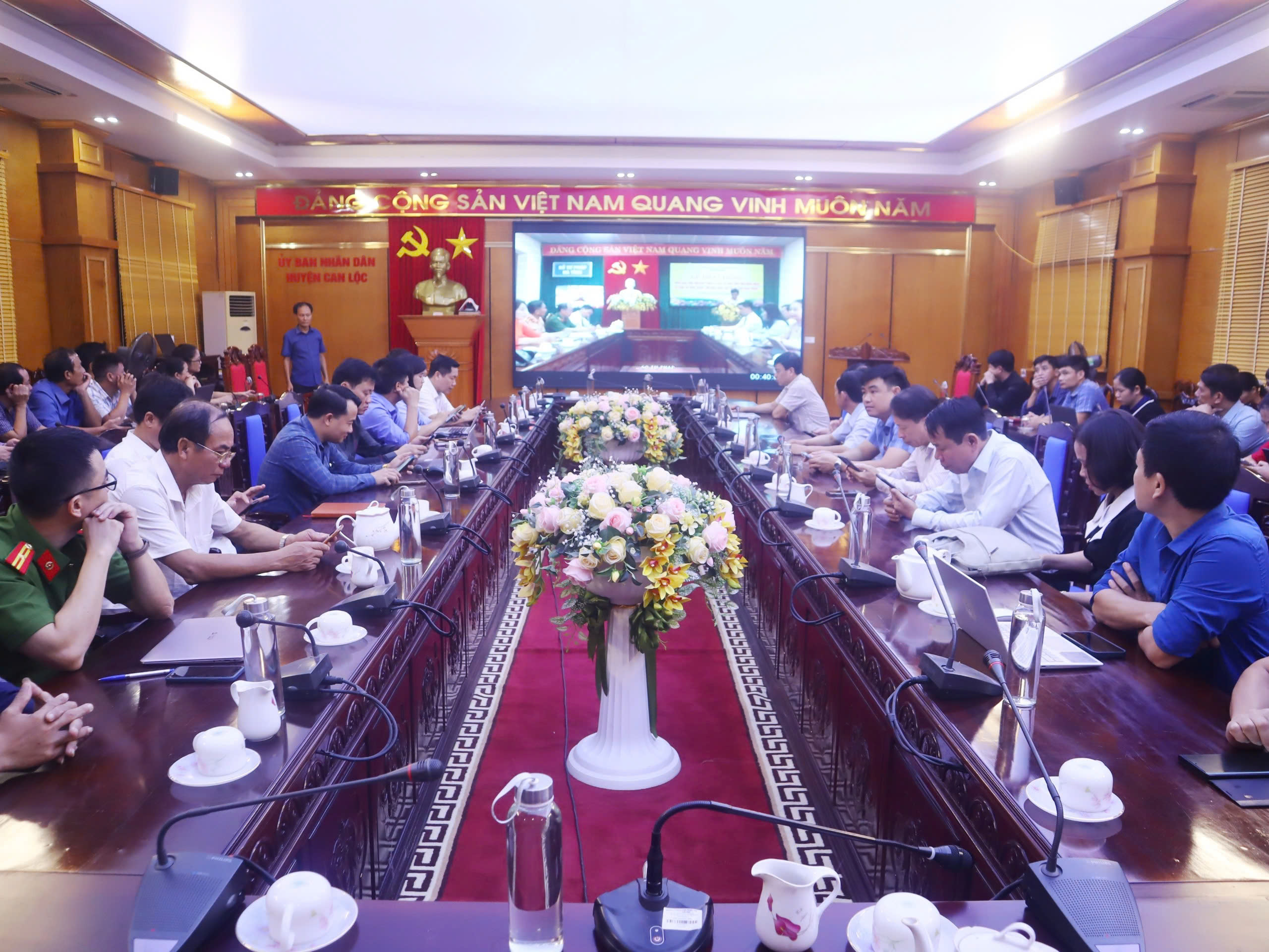 Can Lộc hưởng ứng lễ phát động triển khai thực hiện cấp phiếu lý lịch tư pháp trên ứng dụng VNelD