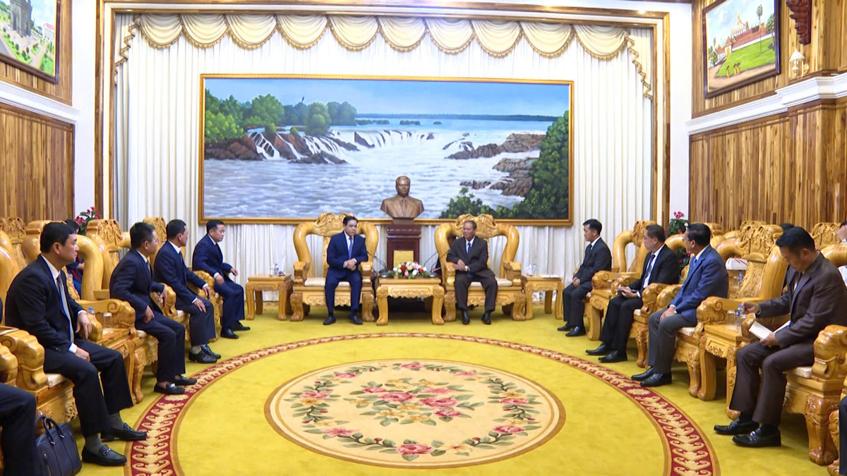 Chủ tịch UBND tỉnh chào xã giao Phó Thủ tướng Lào