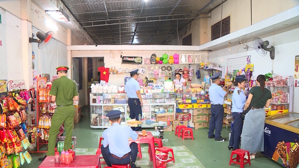 Đấu tranh ngăn chặn nhiều vụ buôn bán hàng giả hàng không rõ nguồn gốc