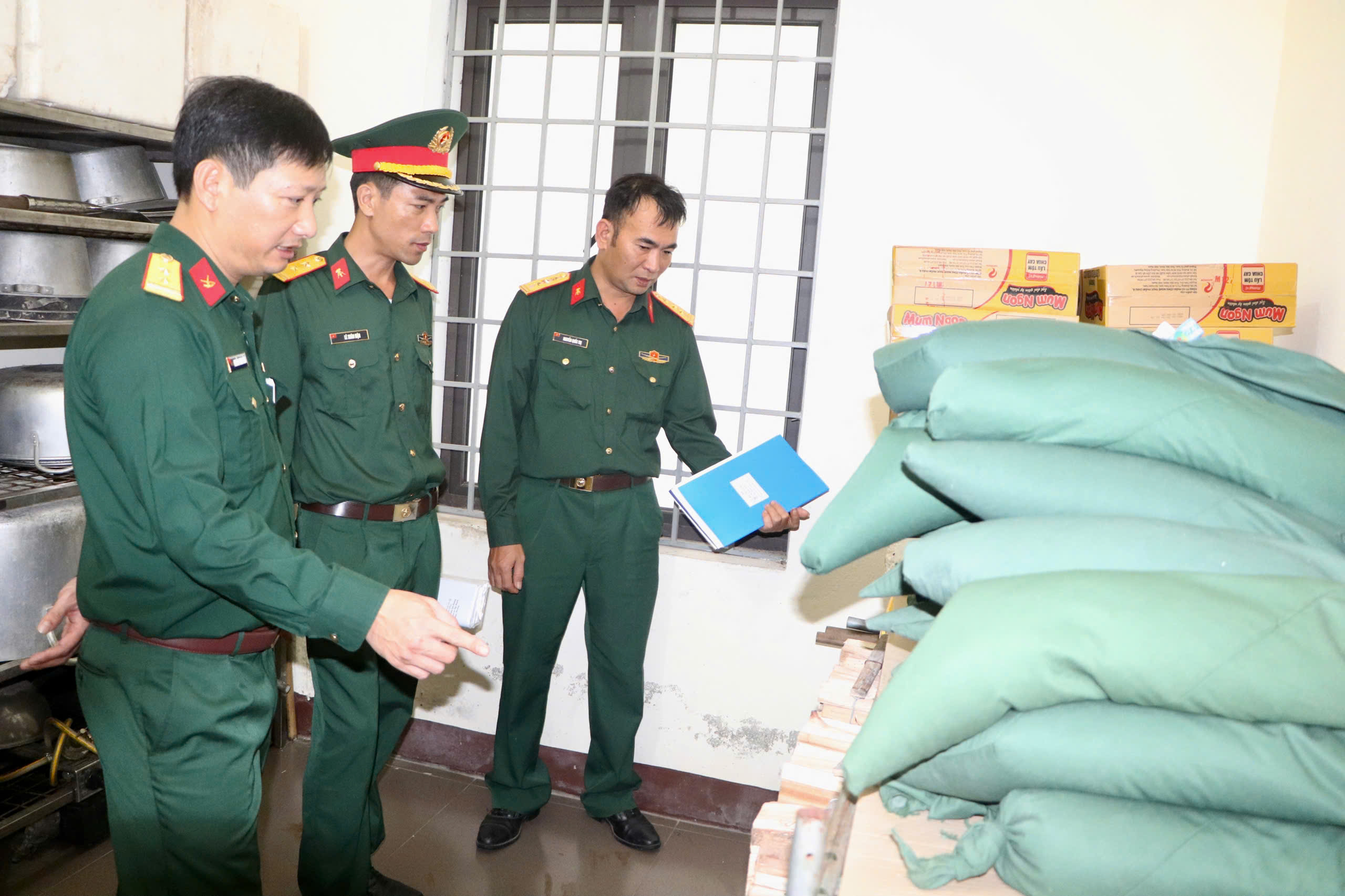 Bộ Tư lệnh Quân khu kiểm tra công tác QS-QP năm 2024 tại Ban CHQS huyện Vũ Quang