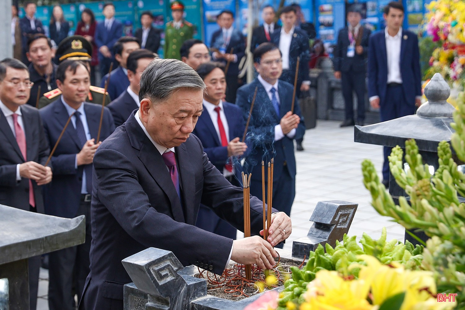 Tổng Bí thư Tô Lâm dâng hương tại các địa chỉ đỏ ở Hà Tĩnh