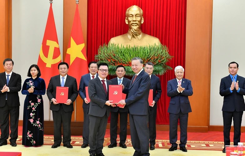 Công bố Quyết định của Bộ Chính trị về chức năng, nhiệm vụ của 13 cơ quan, đơn vị ở Trung ương