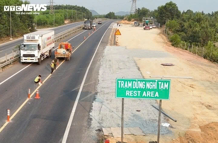 Đi lại trên cao tốc Bắc - Nam dịp Tết, người dân có lo thiếu trạm dừng nghỉ?