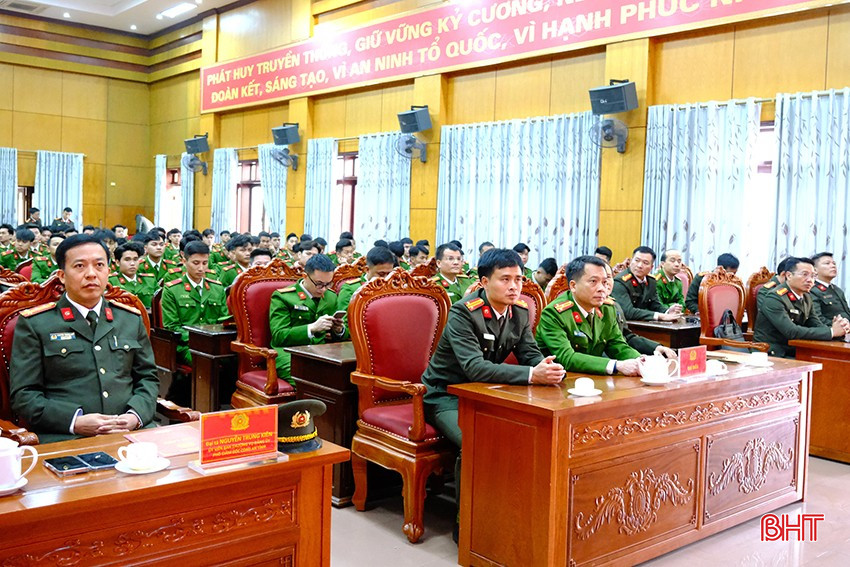 Công bố quyết định xuất ngũ hạ sĩ quan, chiến sĩ hoàn thành nghĩa vụ CAND