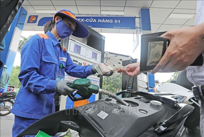 Dự báo giá xăng dầu giảm nhẹ trong ngày mai