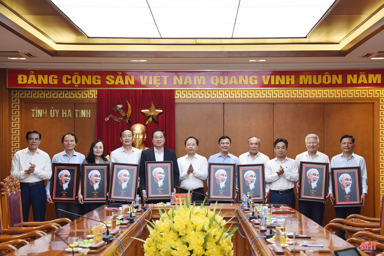 Hà Tĩnh gặp mặt cán bộ thuộc diện Ban Thường vụ Tỉnh ủy quản lý nghỉ hưu