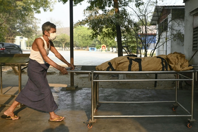 Nghĩa trang, lò hỏa táng Myanmar quá tải sau động đất