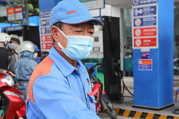 Giá xăng, dầu cùng tăng