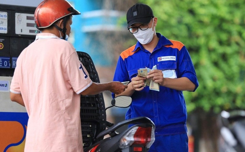 Giá xăng ngày 10/4 sẽ giảm mạnh gần 2.000 đồng/lít?