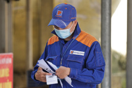 Giá xăng giảm mạnh