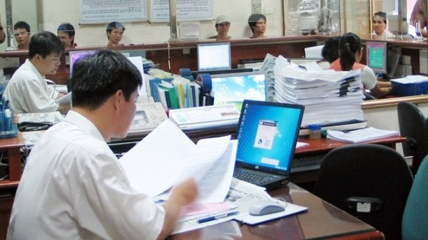 Xóa 'biên chế suốt đời', cán bộ xã hiện tại có thể chuyển thành công chức