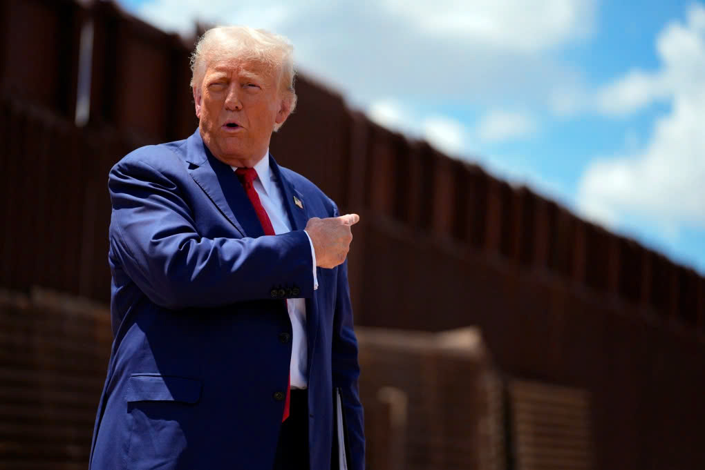 Cách ông Trump khóa chặt biên giới với người nhập cư