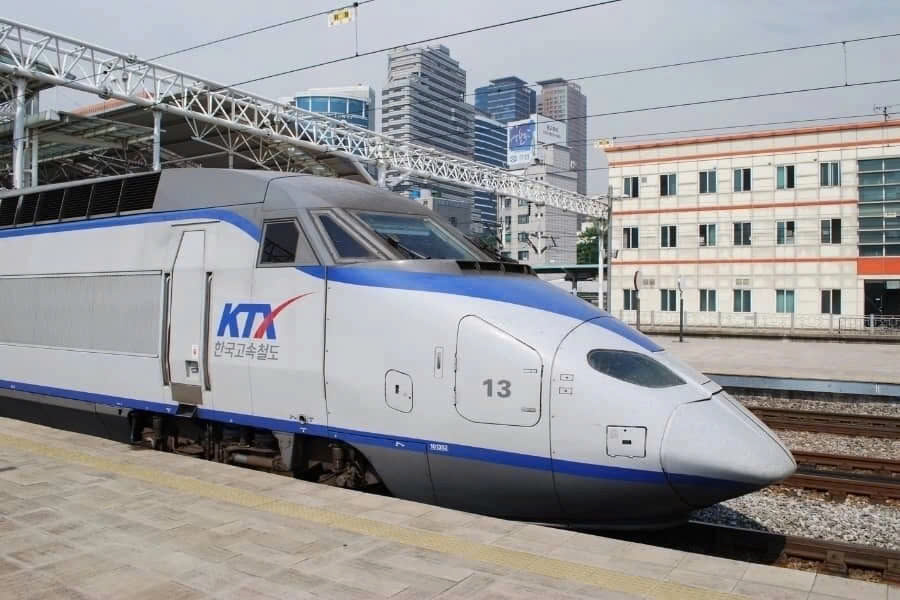 Thủ tướng yêu cầu nghiên cứu đề xuất xây đường sắt tốc độ cao của VinSpeed