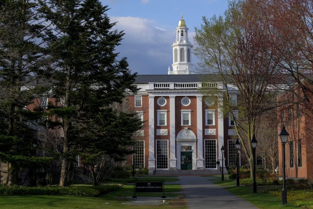 Mỹ cấm Đại học Harvard tuyển sinh viên quốc tế