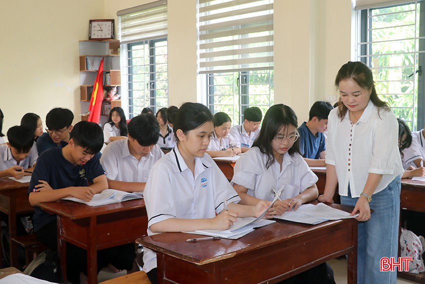 Hơn 900 thí sinh đăng ký thi vào lớp 10 THPT Chuyên Hà Tĩnh