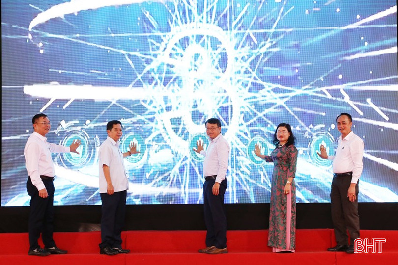 “Bình dân học vụ số” để vững bước trong kỷ nguyên mới