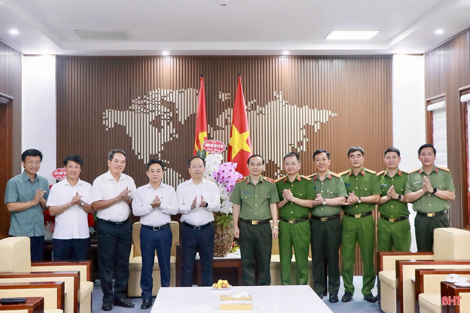 Lãnh đạo Hà Tĩnh chúc mừng Giám đốc Công an tỉnh được thăng hàm Thiếu tướng