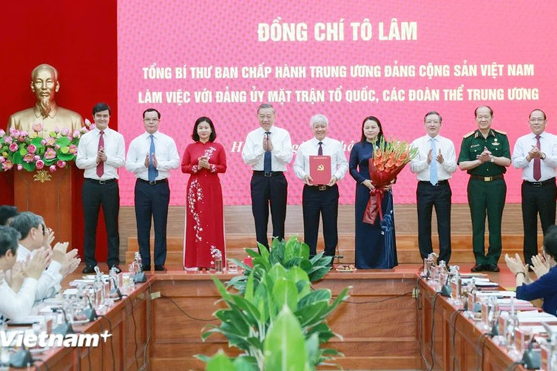 Tổng Bí thư Tô Lâm trao quyết định thành lập Cơ quan Ủy ban Trung ương MTTQ Việt Nam