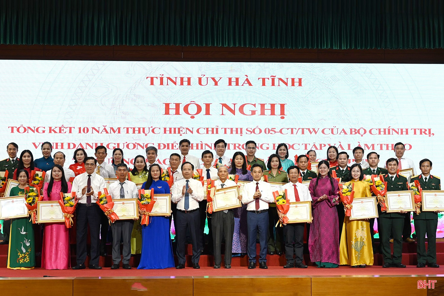 Phát huy hơn nữa vai trò nêu gương của người đứng đầu trong việc học và làm theo Bác