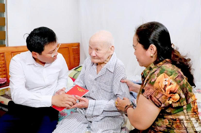 Hà Tĩnh: 48.550 người có công được Chủ tịch nước tặng quà dịp 30/4 và 2/9