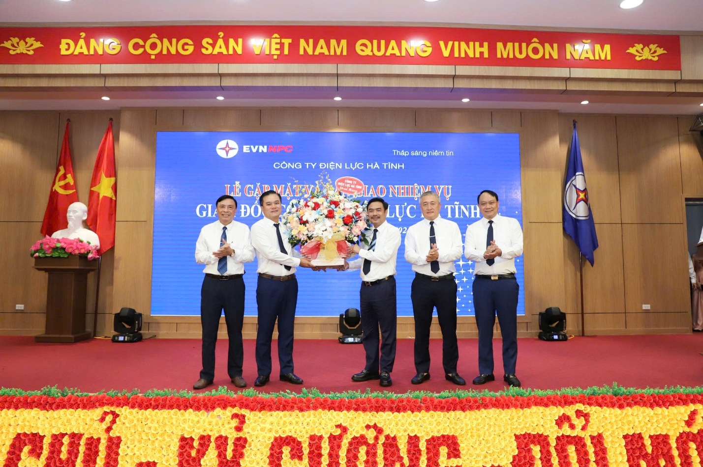 Tân Giám đốc Công ty Điện lực  Hà Tĩnh nhận nhiệm vụ
