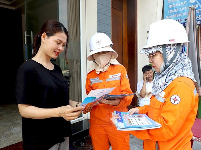 Hà Tĩnh: Người dân “bật” chế độ tiết kiệm điện giữa mùa nắng nóng
