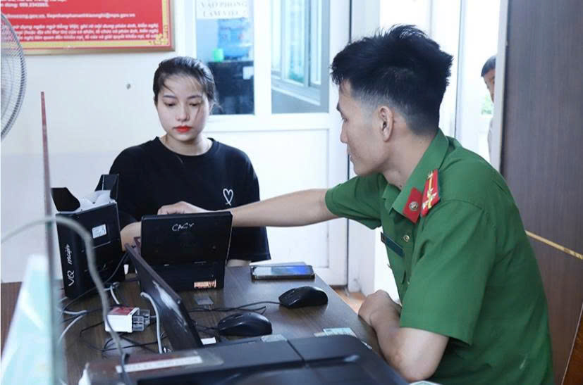 Hà Tĩnh: "Phủ đầy" tỷ lệ cấp thẻ căn cước cho công dân
