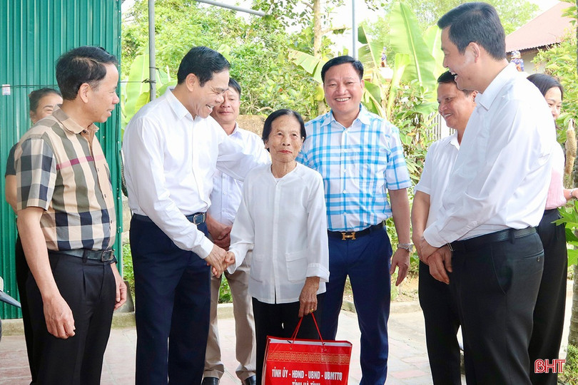Hà Tĩnh: Trao 444 suất quà tri ân người có công với cách mạng