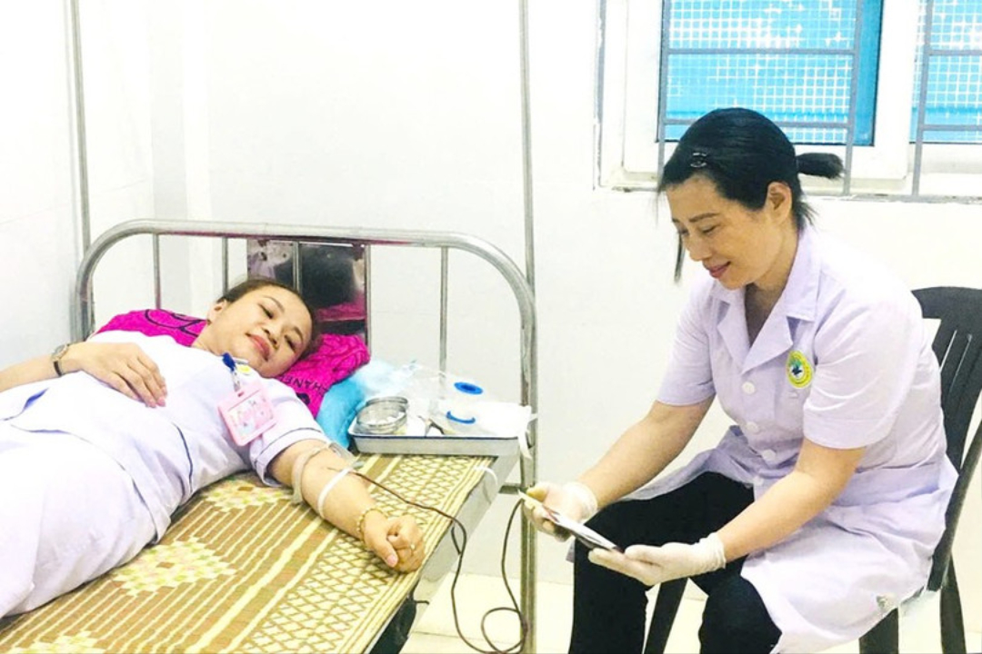 Nữ điều dưỡng hiến máu cứu bệnh nhân qua cơn nguy kịch