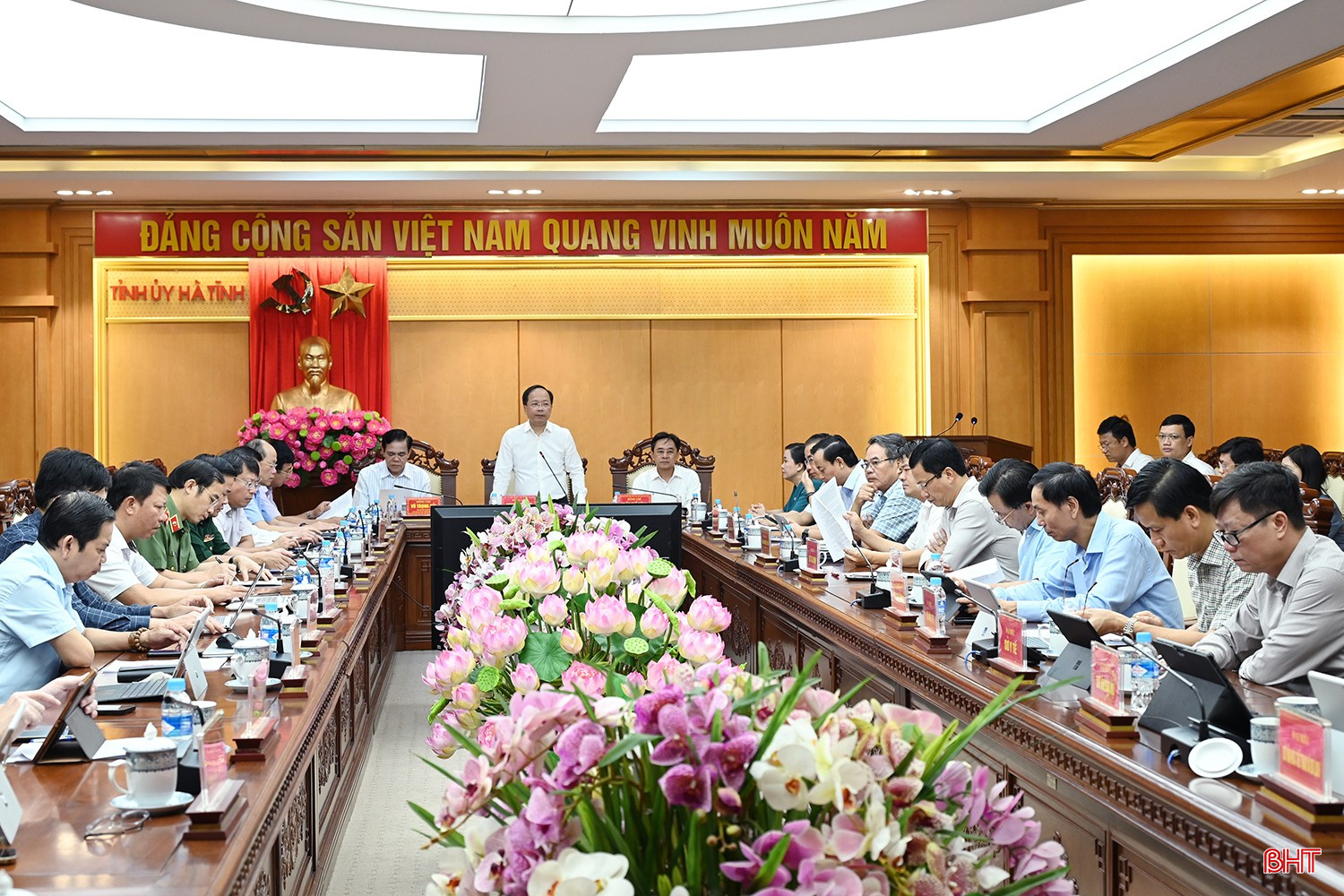 Tiếp tục bám sát địa bàn, khẩn trương khắc phục hậu quả bão số 5