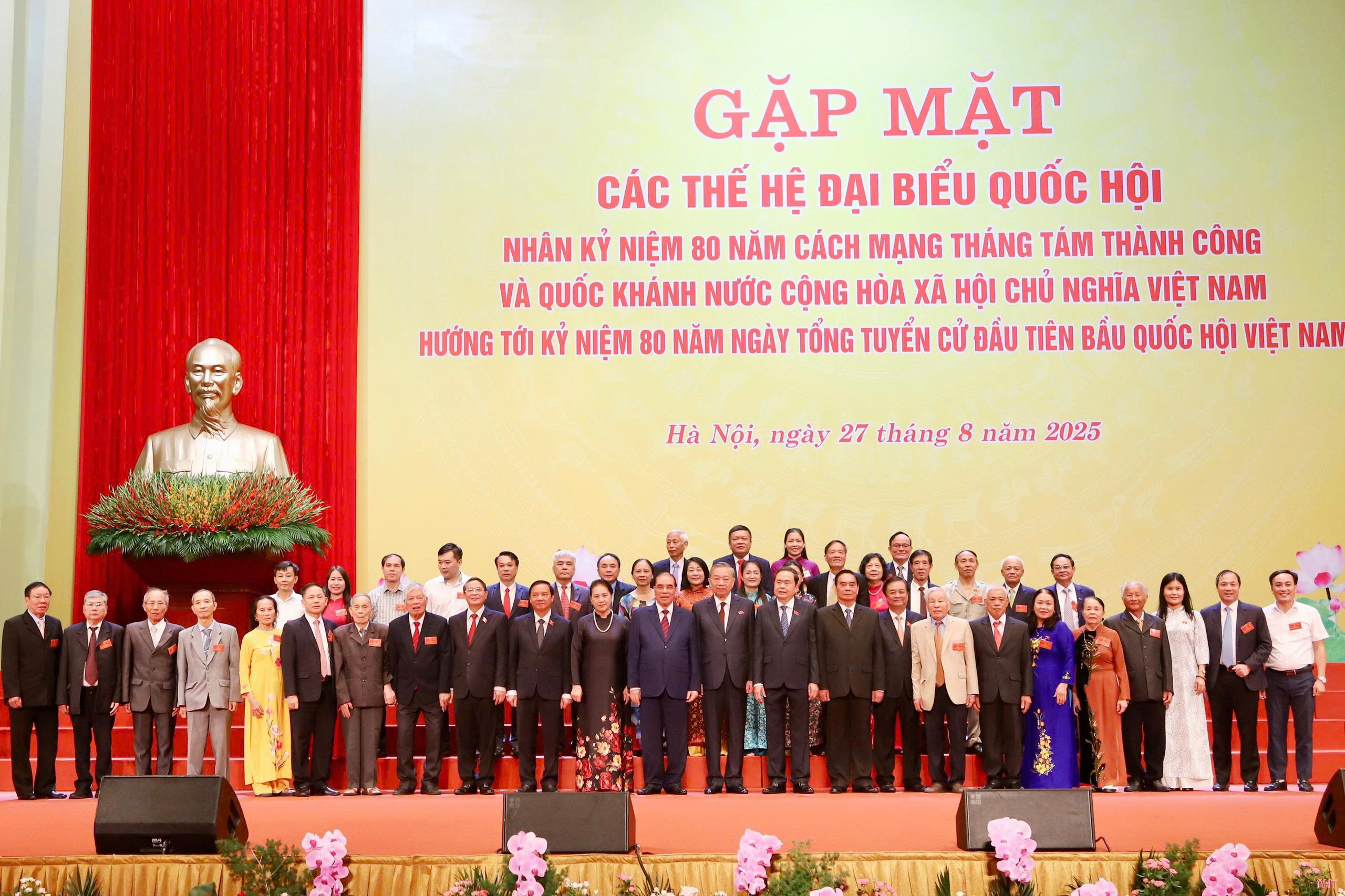 Tổng Bí thư Tô Lâm gặp mặt đại biểu Quốc hội qua các thời kỳ